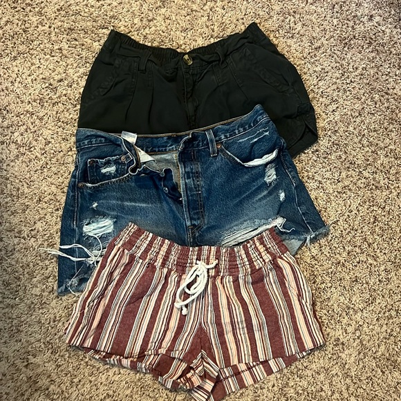 Pants - 4 pairs of Shortie shorts! Levi’s Aerie Roxy lot